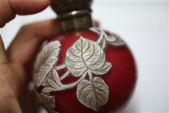 A late Victorian silver lidded cameo glass scent bottle in the manner of Thomas Webb, 4.25in.